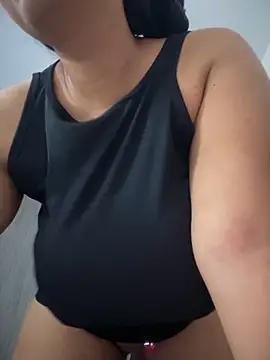 Snapshot of XMara chatting on 10/09/25, 04:38 XMara online show from 10/09/25, 04:38