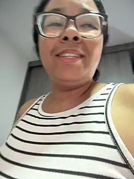 Snapshot of XMara chatting on 10/15/25, 05:13 XMara online show from 10/15/25, 05:13