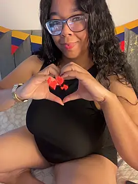 Snapshot of XMara chatting on 06/19/26, 02:10 XMara online show from 06/19/26, 02:10