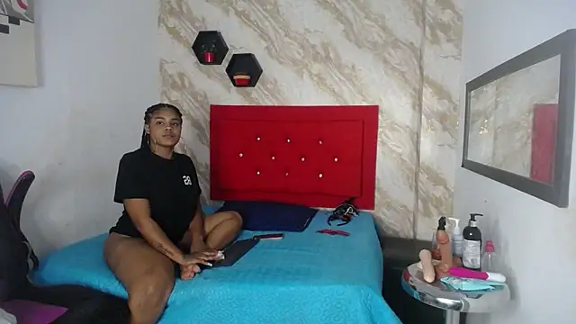 Snapshot of issa__love chatting on 01/07/26, 01:19 issa love online show from 01/07/26, 01:19