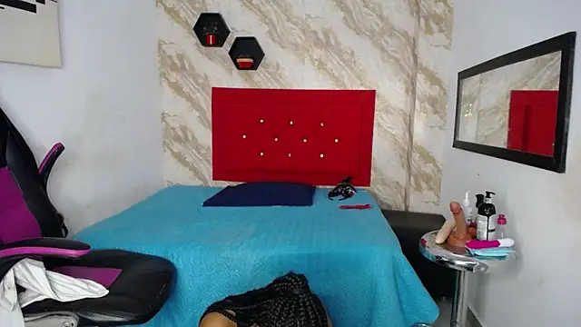 Snapshot of issa__love chatting on 01/08/26, 02:08 issa love online show from 01/08/26, 02:08