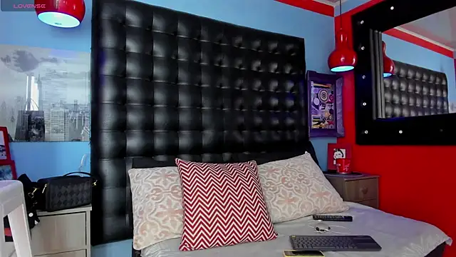 Snapshot of CloeRodriguez chatting on 11/15/25, 09:21 CloeRodriguez online show from 11/15/25, 09:21