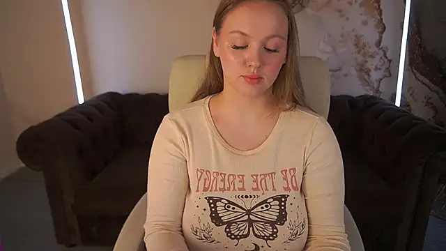 LylaYeess online show from 12/06/24, 11:11