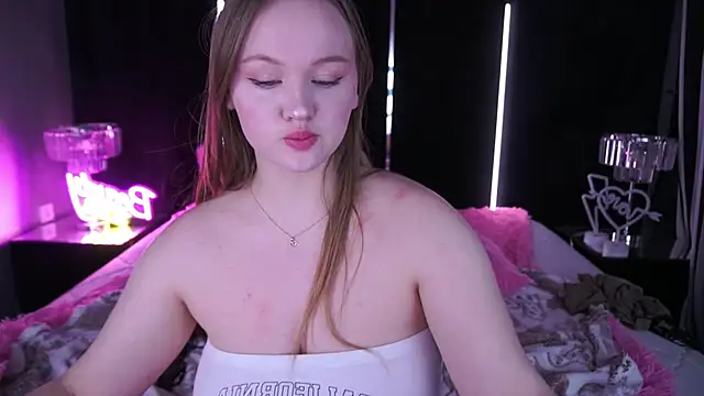 LylaYeess online show from 02/08/25, 10:39