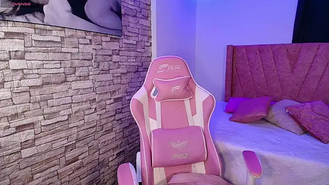 Snapshot of RachelStein chatting on 10/10/25, 08:13 RachelStein online show from 10/10/25, 08:13