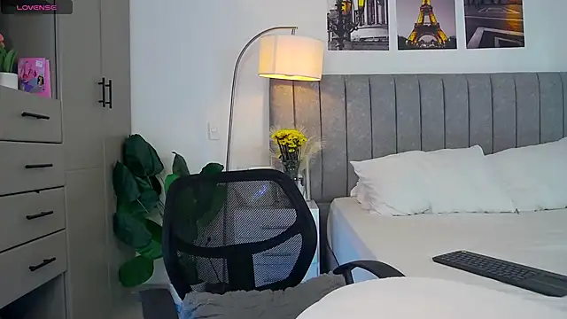 caralella online show from 11/27/25, 08:00