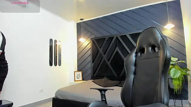 Liam Kleiin online show from 10/21/25, 11:22