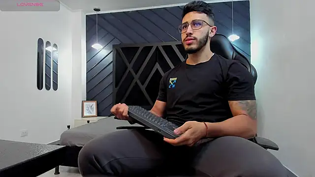 Liam Kleiin online show from 11/19/25, 11:32