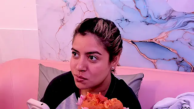 Snapshot of taylor_cupper chatting on 11/08/25, 03:39 taylor cupper online show from 11/08/25, 03:39