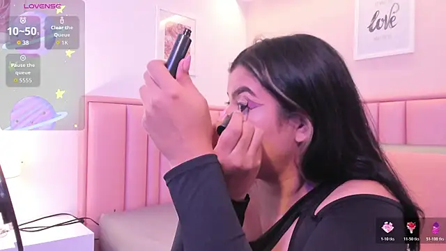 Snapshot of taylor_cupper chatting on 11/15/25, 09:00 taylor cupper online show from 11/15/25, 09:00