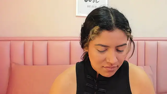 Snapshot of taylor_cupper chatting on 11/23/25, 01:27 taylor cupper online show from 11/23/25, 01:27