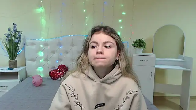 TinaRedly online show from 02/02/25, 06:37