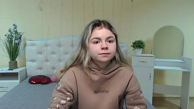 TinaRedly online show from 02/05/25, 06:13