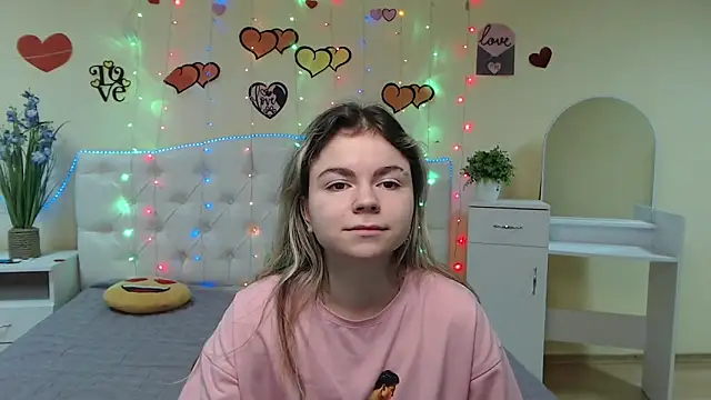 TinaRedly online show from 03/08/25, 09:39