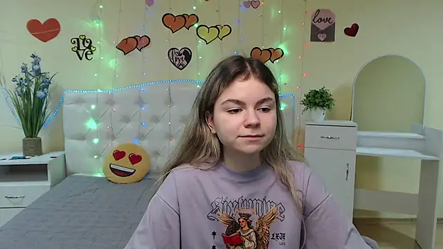 TinaRedly online show from 03/11/25, 02:07