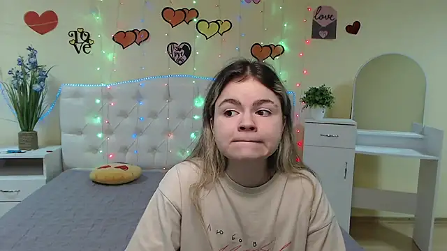 TinaRedly online show from 03/12/25, 09:35