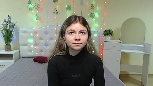 TinaRedly online show from 03/19/25, 09:27