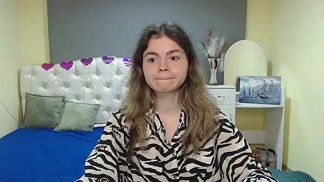 TinaRedly online show from 09/19/25, 05:24