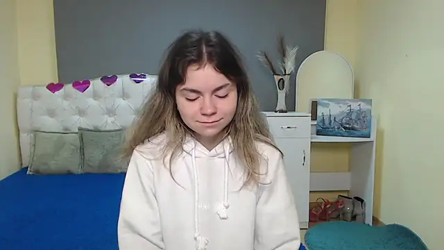 TinaRedly online show from 09/26/25, 06:06