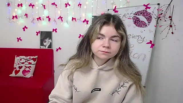 Snapshot of TinaRedly chatting on 03/12/26, 06:52 TinaRedly online show from 03/12/26, 06:52