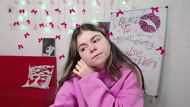 Snapshot of TinaRedly chatting on 03/19/26, 11:25 TinaRedly online show from 03/19/26, 11:25