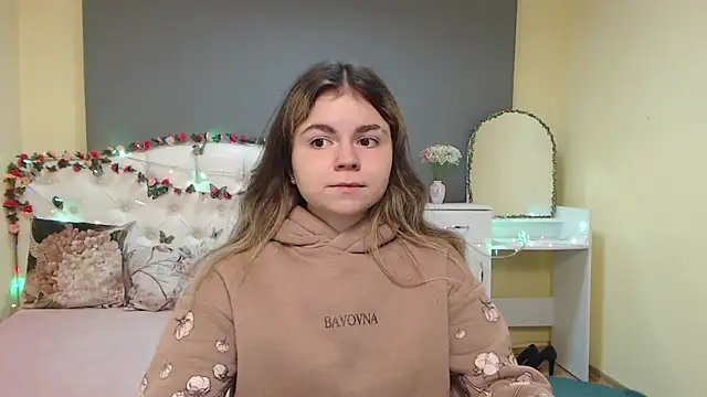 Snapshot of TinaRedly chatting on 03/21/26, 06:44 TinaRedly online show from 03/21/26, 06:44