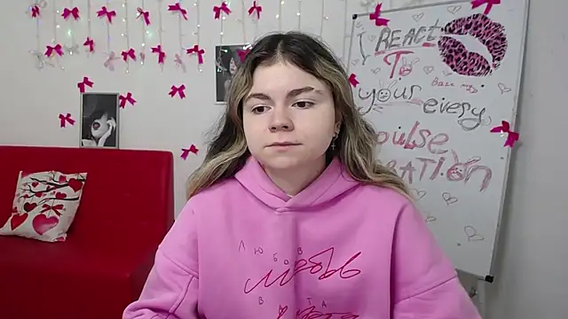 Snapshot of TinaRedly chatting on 03/22/26, 06:22 TinaRedly online show from 03/22/26, 06:22