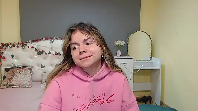 Snapshot of TinaRedly chatting on 03/24/26, 08:41 TinaRedly online show from 03/24/26, 08:41