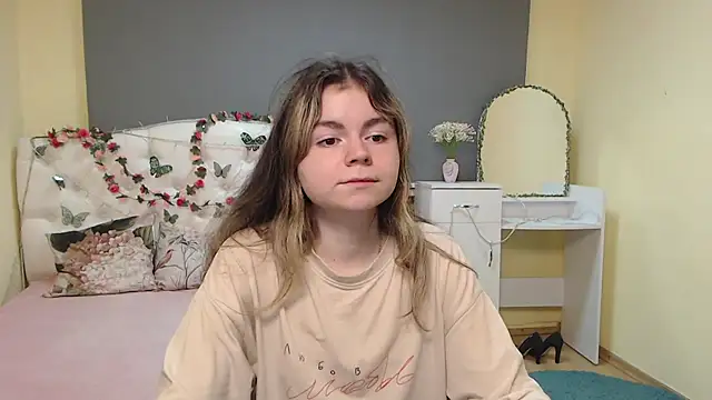 Snapshot of TinaRedly chatting on 03/29/26, 05:46 TinaRedly online show from 03/29/26, 05:46