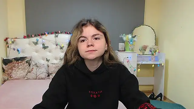 Snapshot of TinaRedly chatting on 03/31/26, 06:14 TinaRedly online show from 03/31/26, 06:14