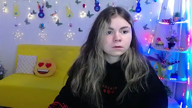 Snapshot of TinaRedly chatting on 04/03/26, 06:17 TinaRedly online show from 04/03/26, 06:17