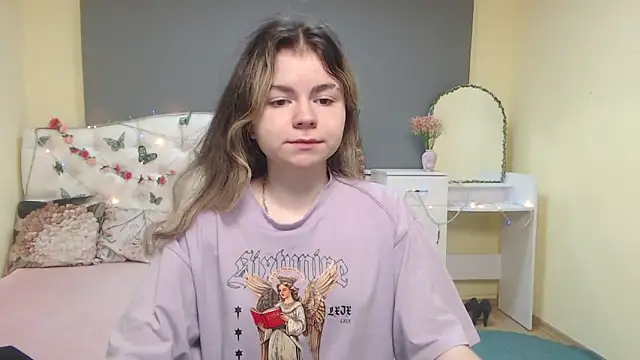 Snapshot of TinaRedly chatting on 04/16/26, 06:36 TinaRedly online show from 04/16/26, 06:36