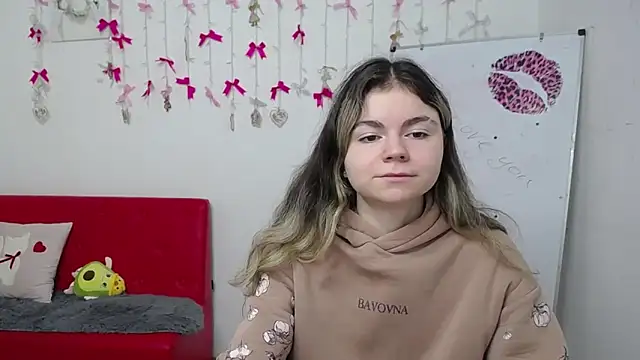 Snapshot of TinaRedly chatting on 04/17/26, 07:55 TinaRedly online show from 04/17/26, 07:55