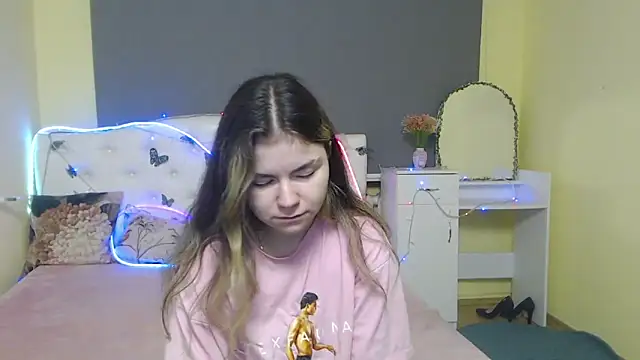 Snapshot of TinaRedly chatting on 04/23/26, 12:40 TinaRedly online show from 04/23/26, 12:40