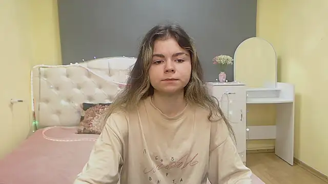 Snapshot of TinaRedly chatting on 05/11/26, 06:05 TinaRedly online show from 05/11/26, 06:05