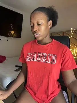 Snapshot of kellya_ chatting on 09/19/25, 12:06 kellya online show from 09/19/25, 12:06