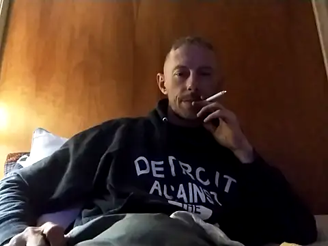 Snapshot of elmerfuddin87 chatting on 10/09/25, 02:31 elmerfuddin87 online show from 10/09/25, 02:31