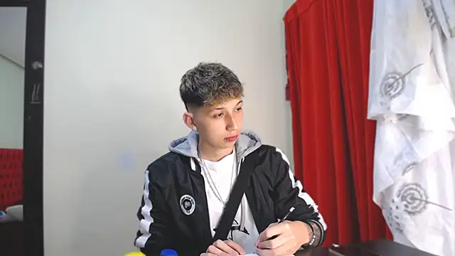  Thomas hot  online show from 01/01/25, 09:31