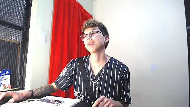  Thomas hot  online show from 02/04/25, 06:17