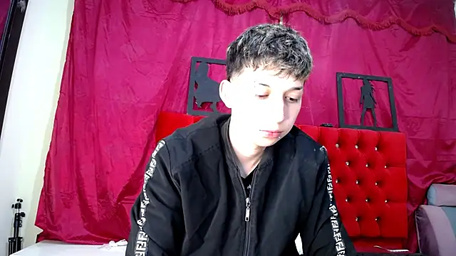  Thomas hot  online show from 03/12/25, 02:41