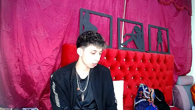  Thomas hot  online show from 03/21/25, 03:44