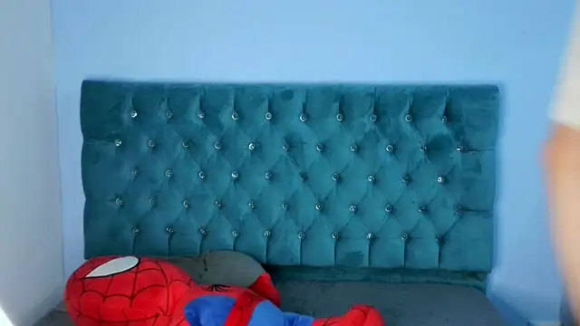  Thomas hot  online show from 12/18/25, 03:23