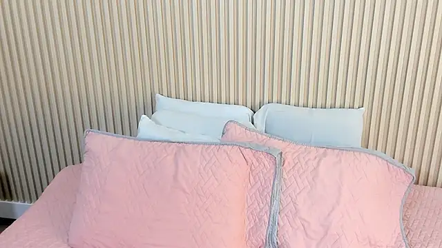 charlottebrowns  online show from 11/17/25, 01:39