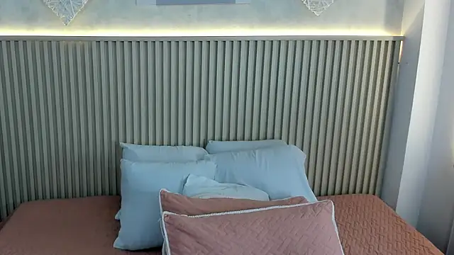 charlottebrowns  online show from 12/18/25, 12:22