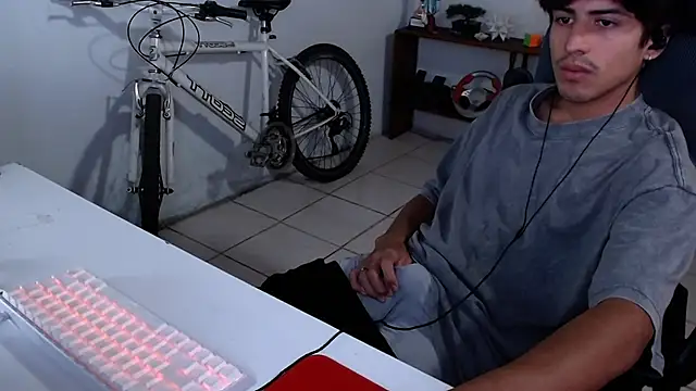 Snapshot of Thieves9 chatting on 11/04/25, 07:13 Thieves9 online show from 11/04/25, 07:13