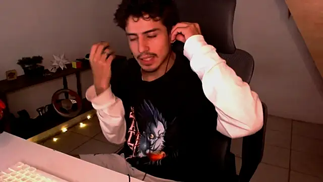 Snapshot of Thieves9 chatting on 11/30/25, 06:28 Thieves9 online show from 11/30/25, 06:28