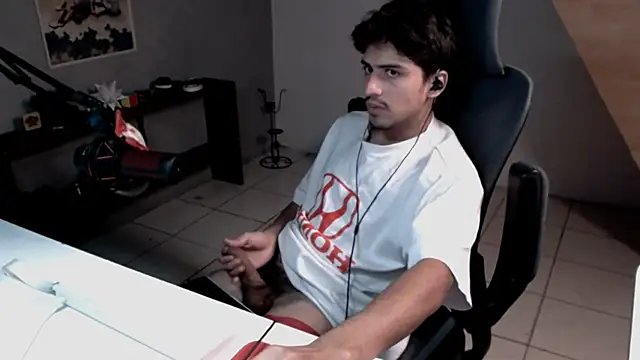 Snapshot of Thieves9 chatting on 12/15/25, 06:06 Thieves9 online show from 12/15/25, 06:06