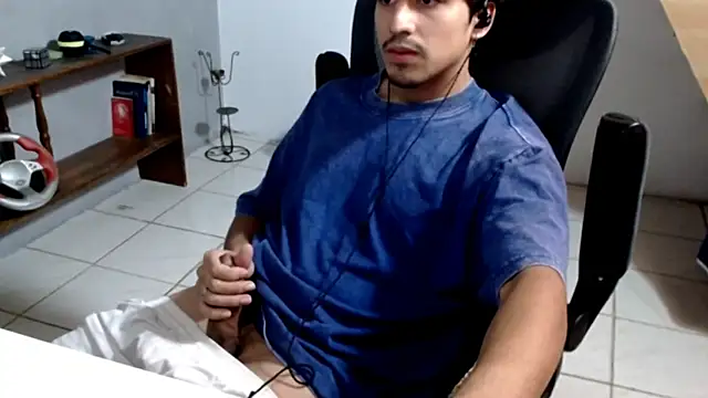 Snapshot of Thieves9 chatting on 01/11/26, 01:43 Thieves9 online show from 01/11/26, 01:43