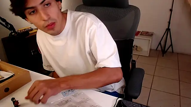 Snapshot of Thieves9 chatting on 03/30/26, 08:10 Thieves9 online show from 03/30/26, 08:10