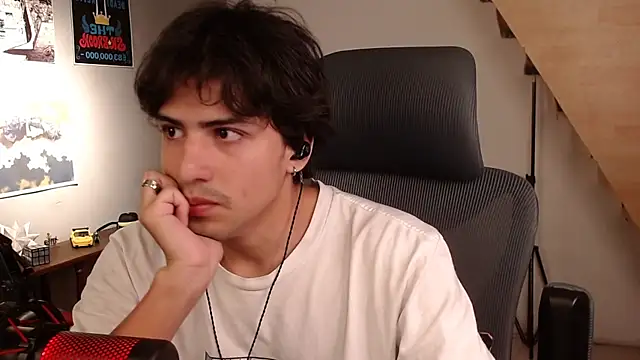 Snapshot of Thieves9 chatting on 04/07/26, 07:03 Thieves9 online show from 04/07/26, 07:03